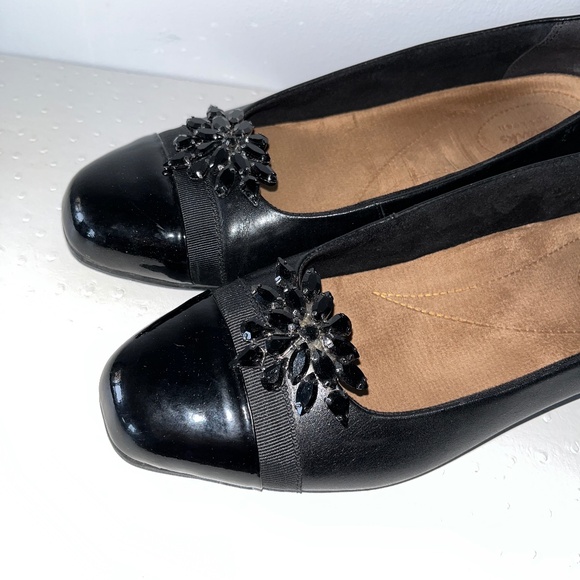 Aldo shoe clips, black stones, for flats, ballet flats, or pumps. - Picture 4 of 10